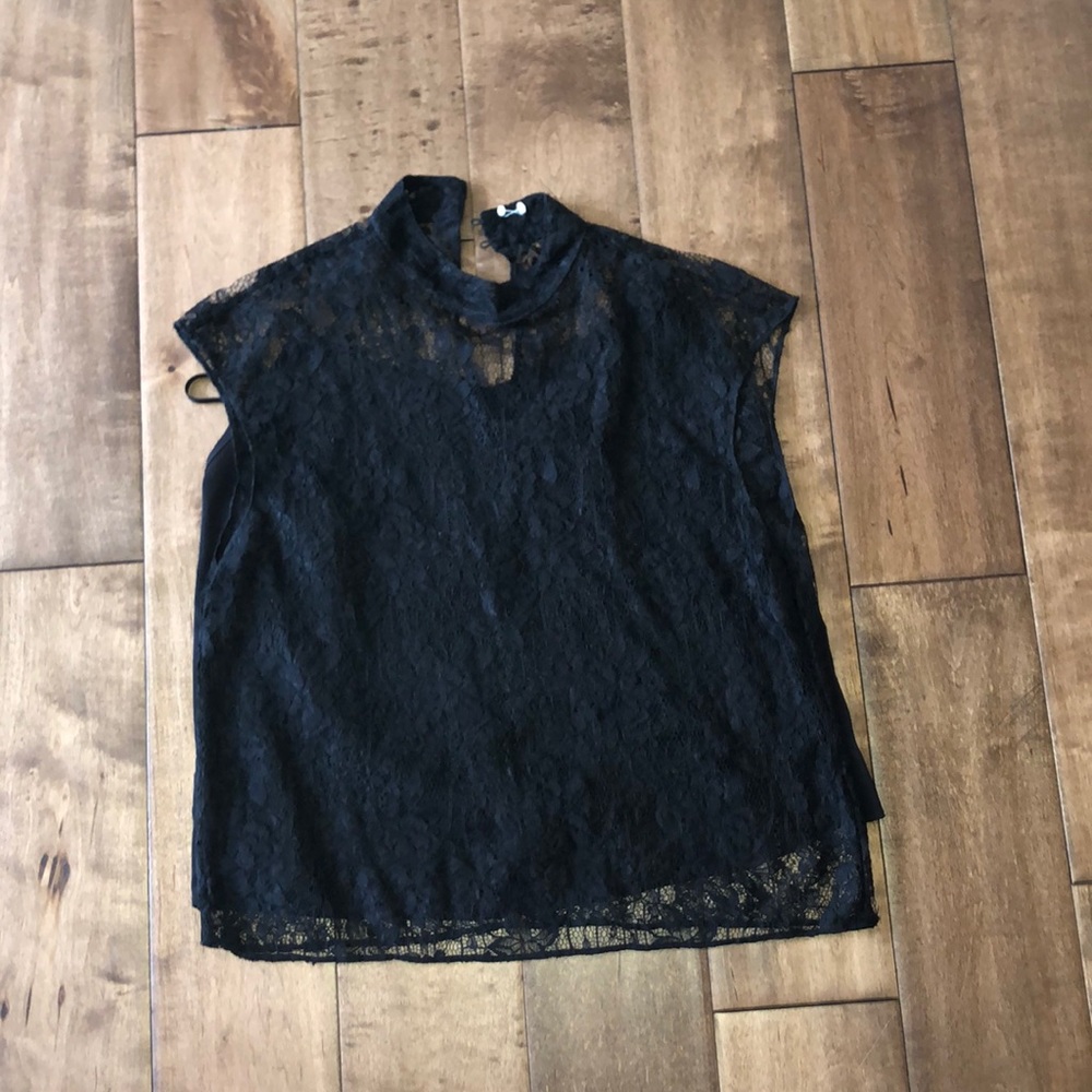 Lace cap sleeved top with camisole
